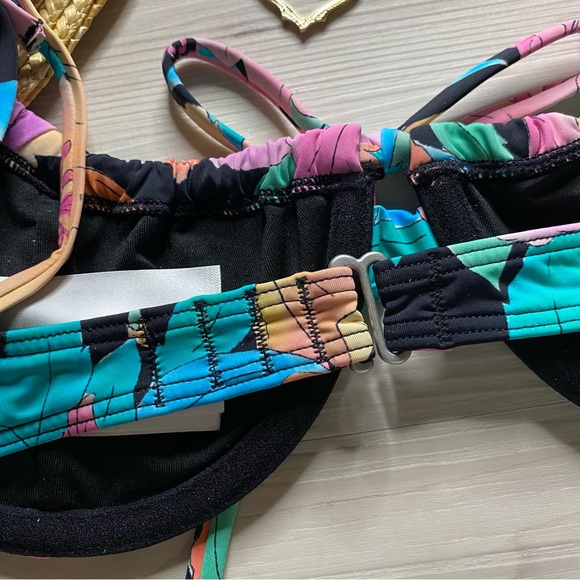 Billabong 🌴 Floral Vibrant Underwire Bikini Top - Picture 11 of 14